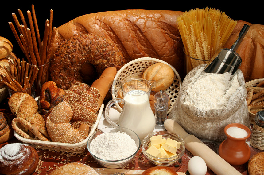 面包 面粉 牛奶 黄油 鸡蛋小麦厨房包子烘烤丁香蛋黄谷物食谱糕点测量图片