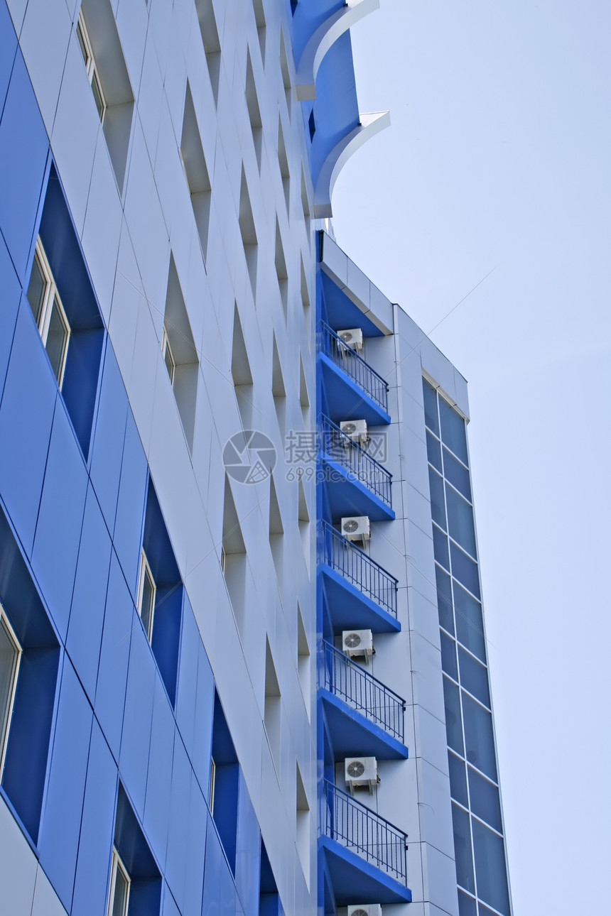 建筑物玻璃公寓蓝色城市技术建造白色窗户天空建筑图片