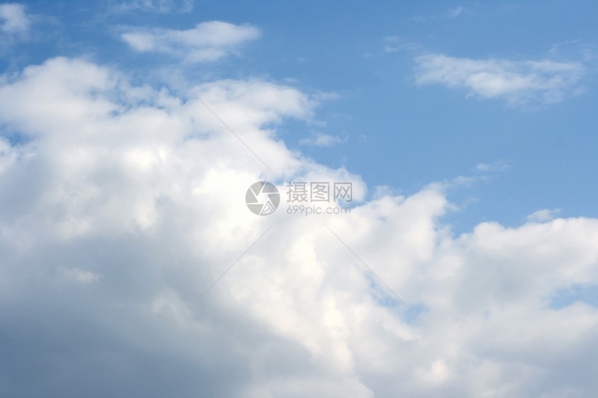 蓝色天空中的云朵太阳气象阳光气候天堂天气图片