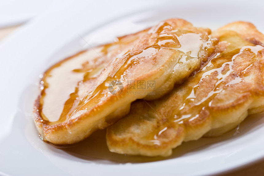 带蜂蜜的煎饼耳光食物软泥油炸早餐糖浆盘子饼子午餐图片