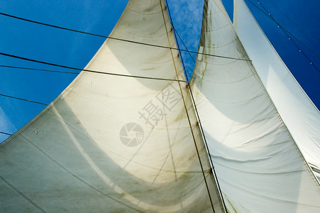 帆船远去天空航海闲暇索具娱乐桅杆右舷运输钓鱼巡航背景图片