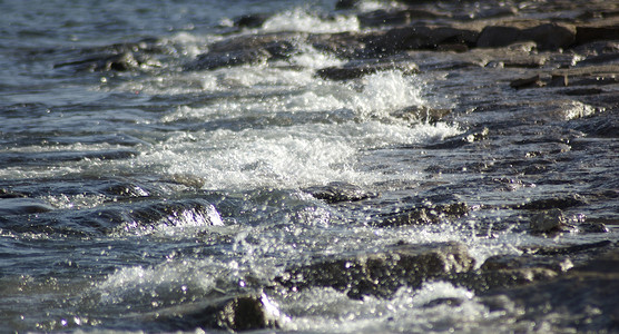 断波波海滩气泡破浪海浪波浪泡沫岩石白色季节水滴背景图片
