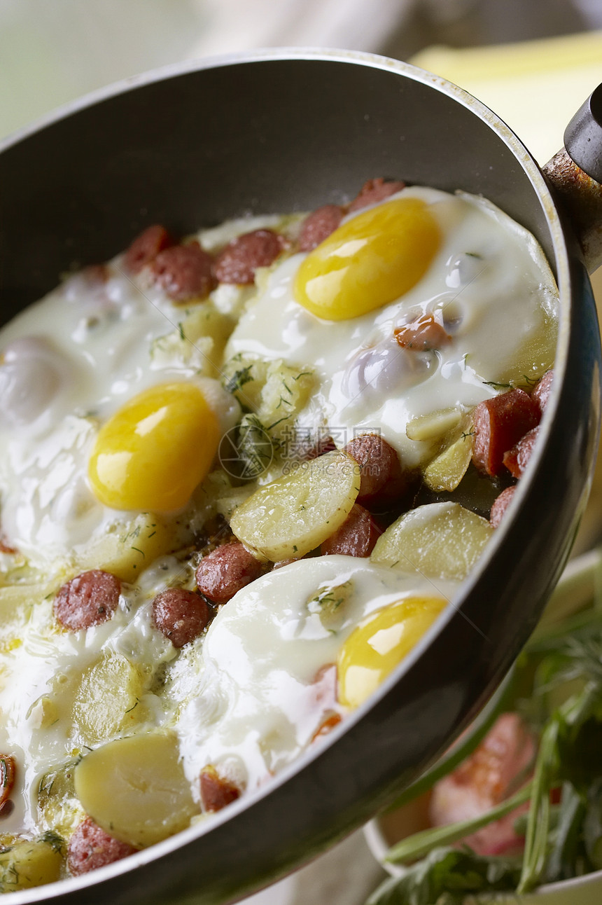 培根和鸡蛋脑电图烹饪健康厨房土豆食品平底锅油炸午餐午饭图片