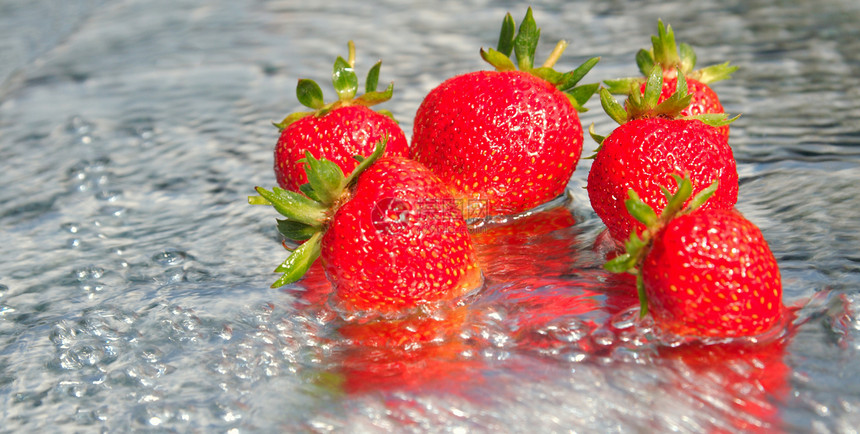 草莓农业植物反射种子食物香水宏观浆果水果天空图片