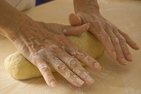 手工面包面团厨房手指面包师蛋糕食物面粉女士背景图片