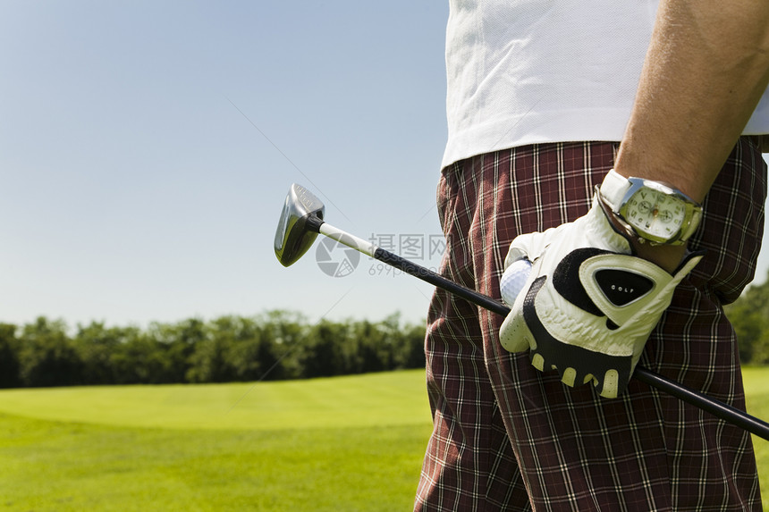 高尔夫俱乐部闲暇时间专注活动成人运动俱乐部男人运动服年轻人图片