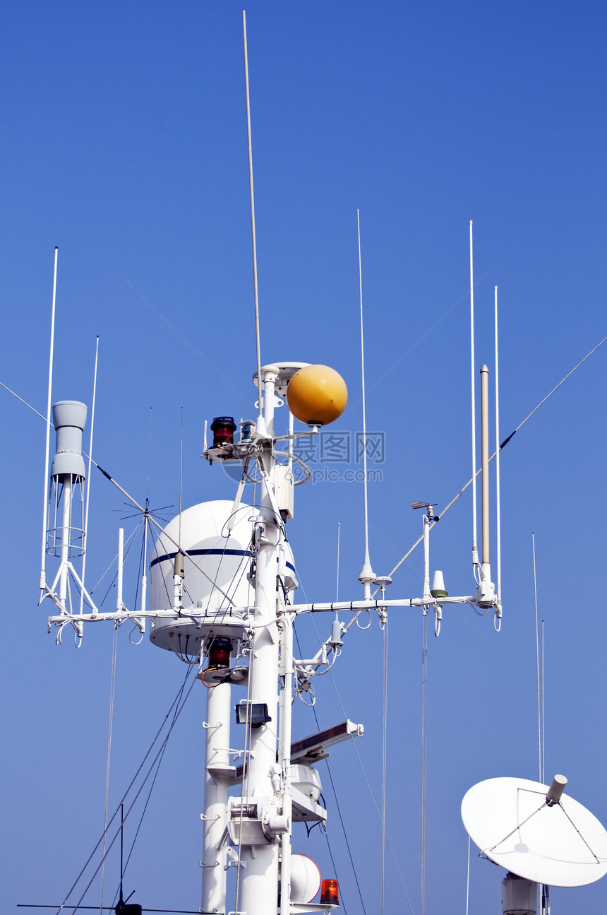 船锚潜桅卫星收发器发射桅杆院子接待收音机后院雷达图片
