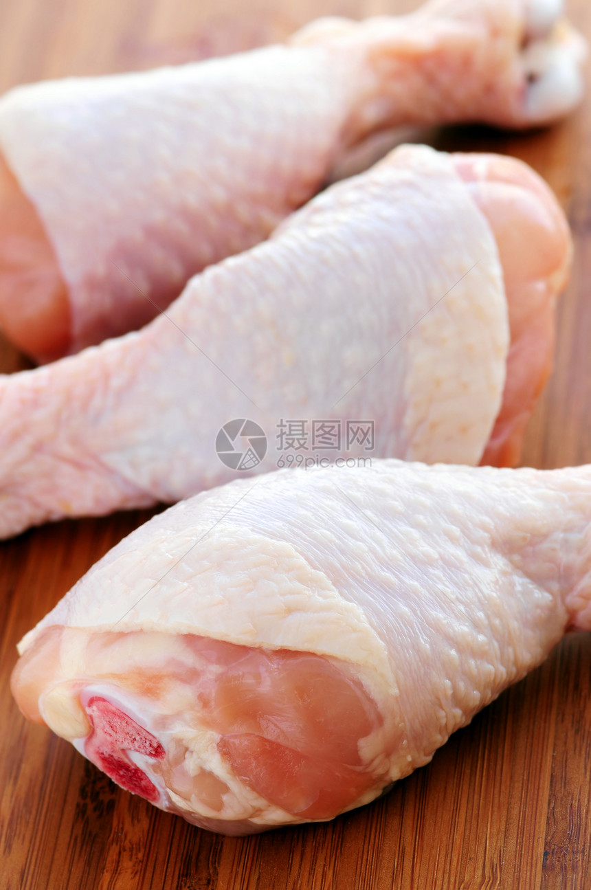 原鸡棒营养烹饪厨房皮肤杂货杂货店木板食物粉色宏观图片