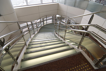 空的未来主义现代玻璃楼梯出口入口金属建筑中庭曲线玻璃大厅地面背景