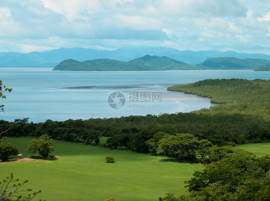 绿山悬崖旅游植被农业牧场农田草地海滩风景海岸线图片