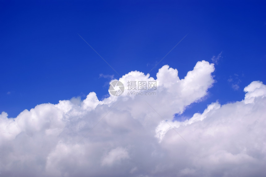云风暴枕头蓝色白色多云图片