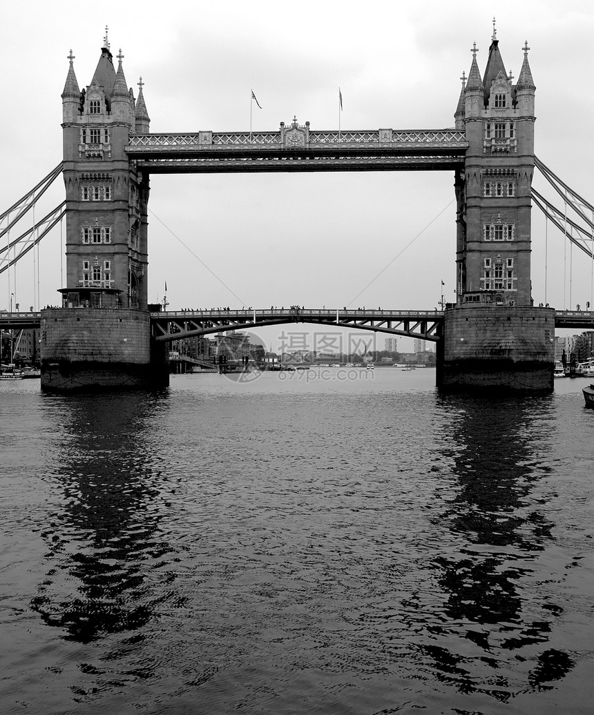 伦敦桥名声天空旅行游客省会黑与白建筑学文化旅游摄影图片