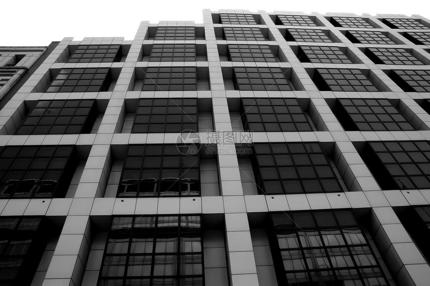现代伦敦建筑公司黑与白水平玻璃商业办公楼建筑学图片