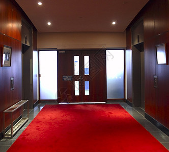 红地毯锁定办公室空闲安全背景图片