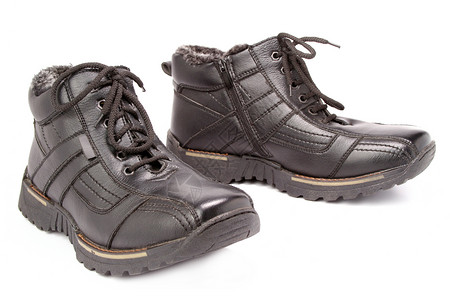 两个男人的冬季皮靴 白色上深褐色的黑棕色皮靴活动主义橡皮旅行鞋带男士脚步鞋类配件商业背景图片