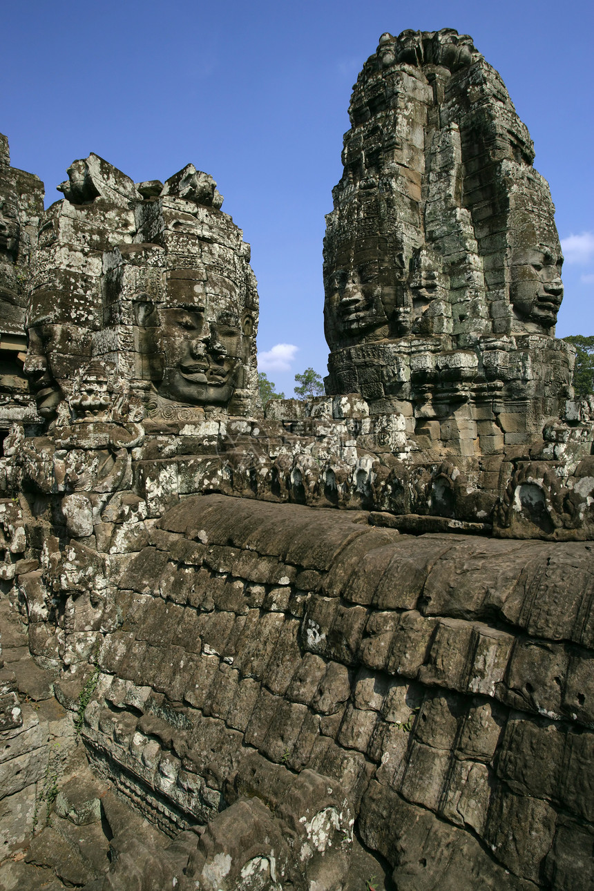 吴哥寺庙丛林微笑废墟岩石上帝吸引力文化面孔旅行佛教徒图片