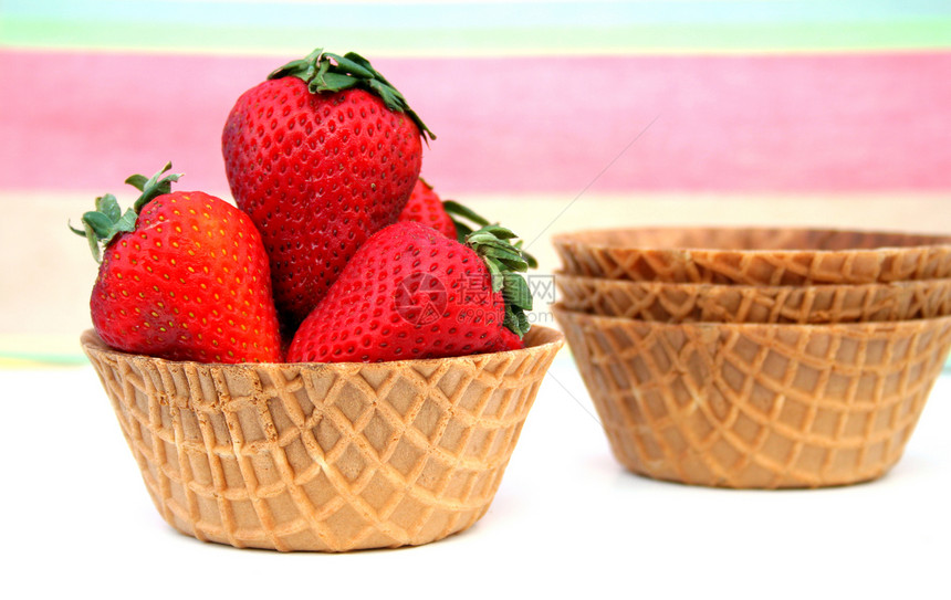 草莓甜点绿色早餐活力诱惑水果营养红色季节性种子小吃图片
