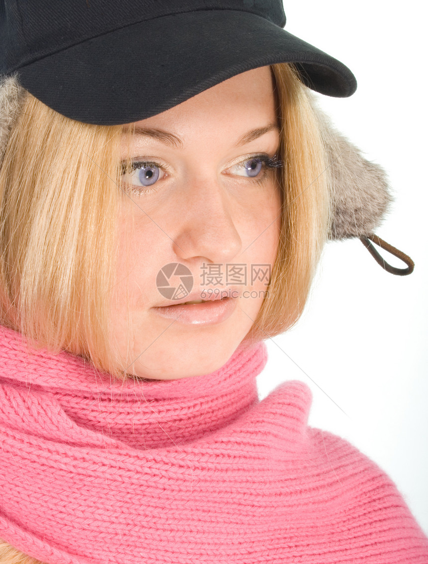 穿着毛帽和粉红色围巾的蓝眼睛金发碧眼金发图片
