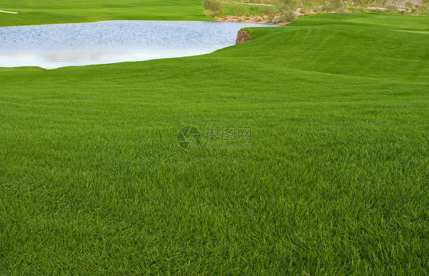 高尔夫课程闲暇风景享受乐趣活动晴天院子绿色奢华娱乐图片