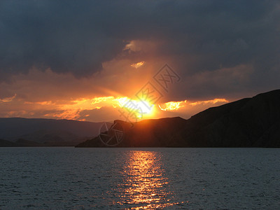 日落过山悬崖蓝色山脉红色天气橙子海洋背景图片