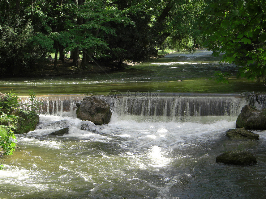 水瀑森林流动公园绿色溪流瀑布石头环境岩石图片