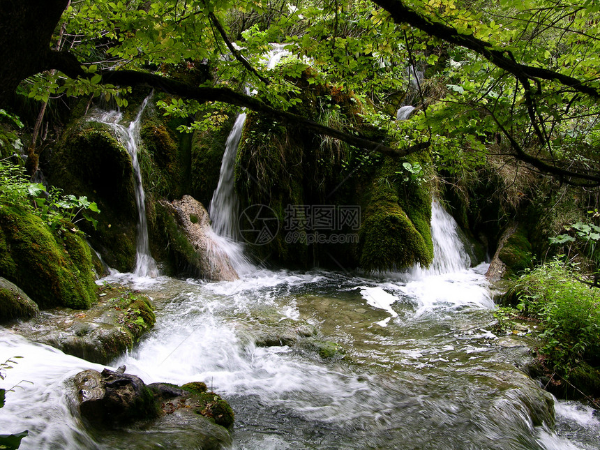 秋天的瀑布水景流动透明度阳光环境墙纸溪流天堂岩石画报图片