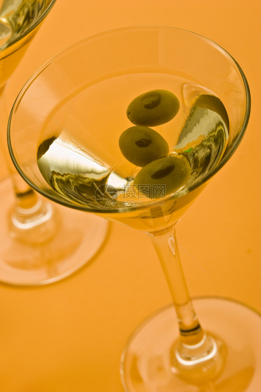 马丁尼玻璃派对酒吧食物反射绿色液体茶点图片