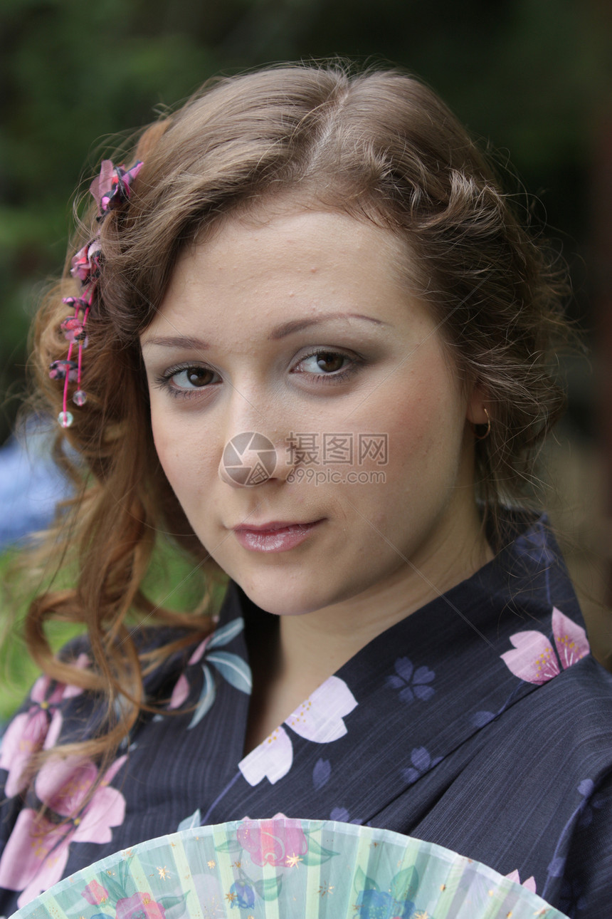 女孩肖像 Yukata节 日本广岛浴衣和服节日扇子图片