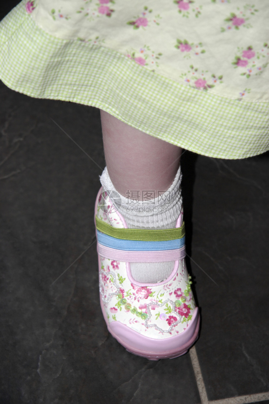 新鞋花朵松紧带地面孩子裙子婴儿魅力粉色女孩短袜图片