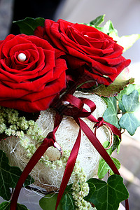 婚环垫戒指丝绸软垫新娘玫瑰枕头婚礼传统蕾丝婚姻背景图片
