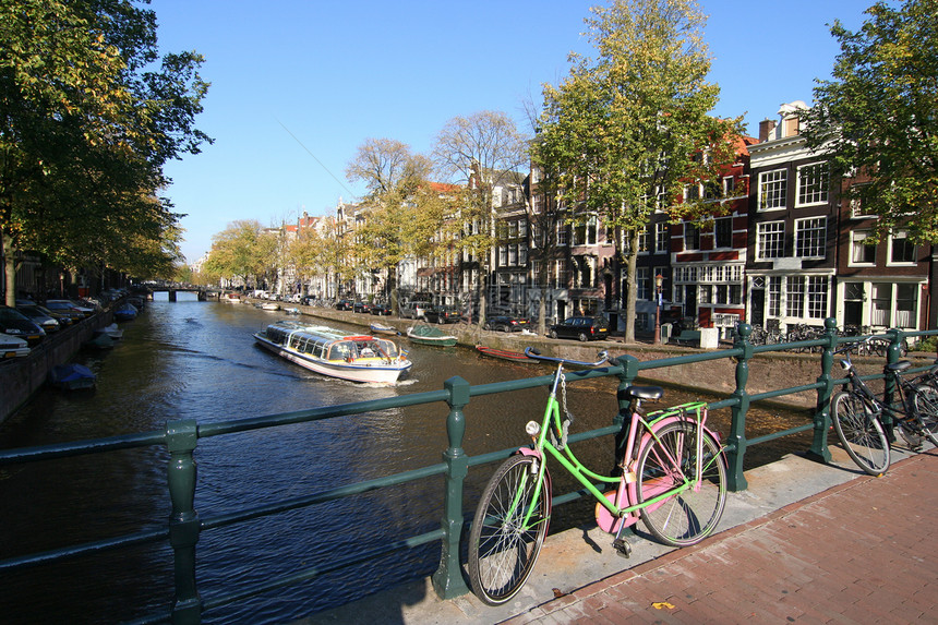 阿姆斯特丹自行车旅行建筑学游客旅游栏杆树木特丹房屋游船历史图片