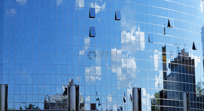 天空和云的反射建筑学城市场景工作商业天际窗户镜子生活办公室图片