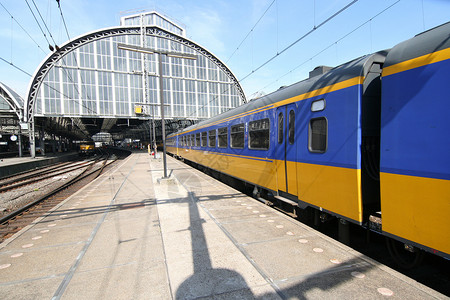 阿姆斯特丹列车交通运输铁路平台车站曲目电缆火车站铁轨背景图片