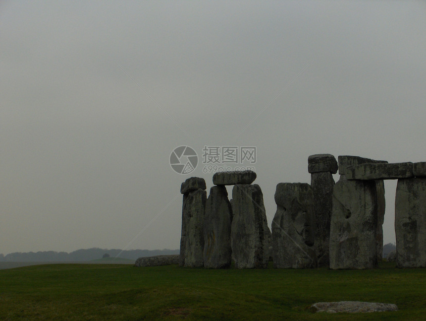 巨石柱历史性灰色旅行王国纪念碑游客旅游考古石头圆圈图片