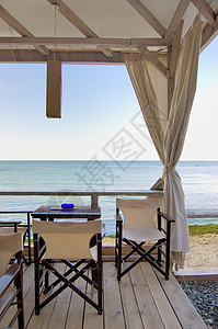 阳地桌子房子海滩全景假期远景海岸闲暇凳子风景高清图片