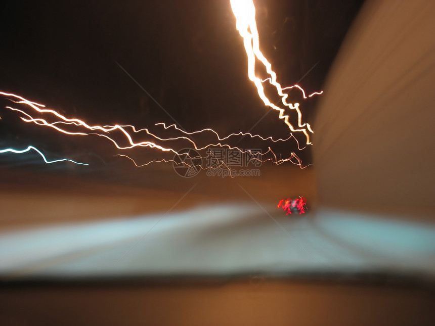 夜间公路灯隧道速度汽车快门图片