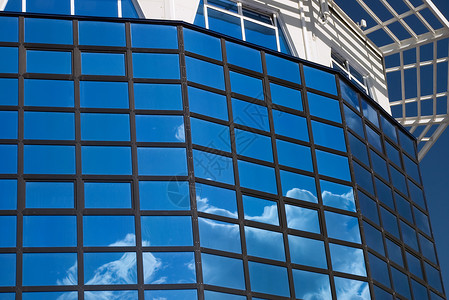 镜面墙商业大楼窗户圆顶玻璃技术高科技蓝色建筑学框架城市天空背景图片