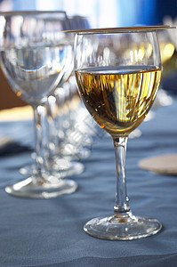 葡萄酒白色酒精器皿口渴生活玻璃派对宏观液体背景图片