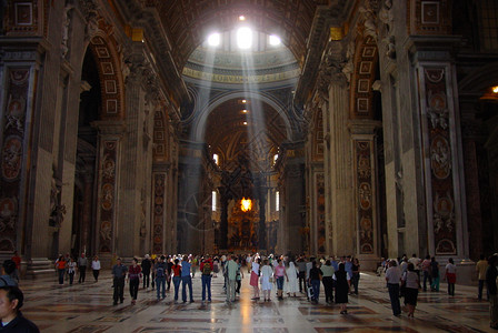 梵蒂冈巴西里卡的阳光高清图片