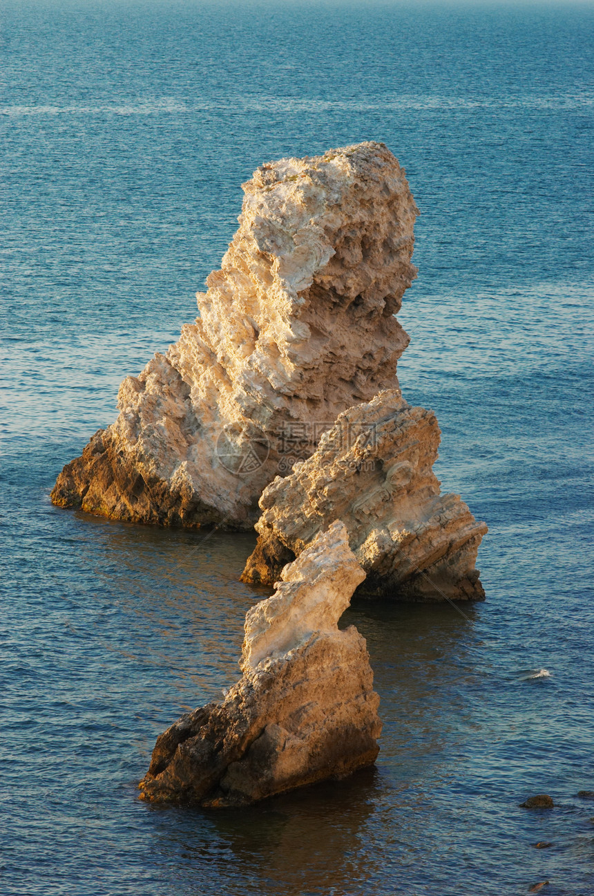 海岩岩石海岸天气假期蓝色波浪冲浪荒野海景自由边缘图片