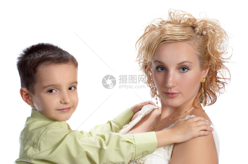 母亲和儿子微笑面孔快乐孩子亲热后代婴儿享受生活成人图片