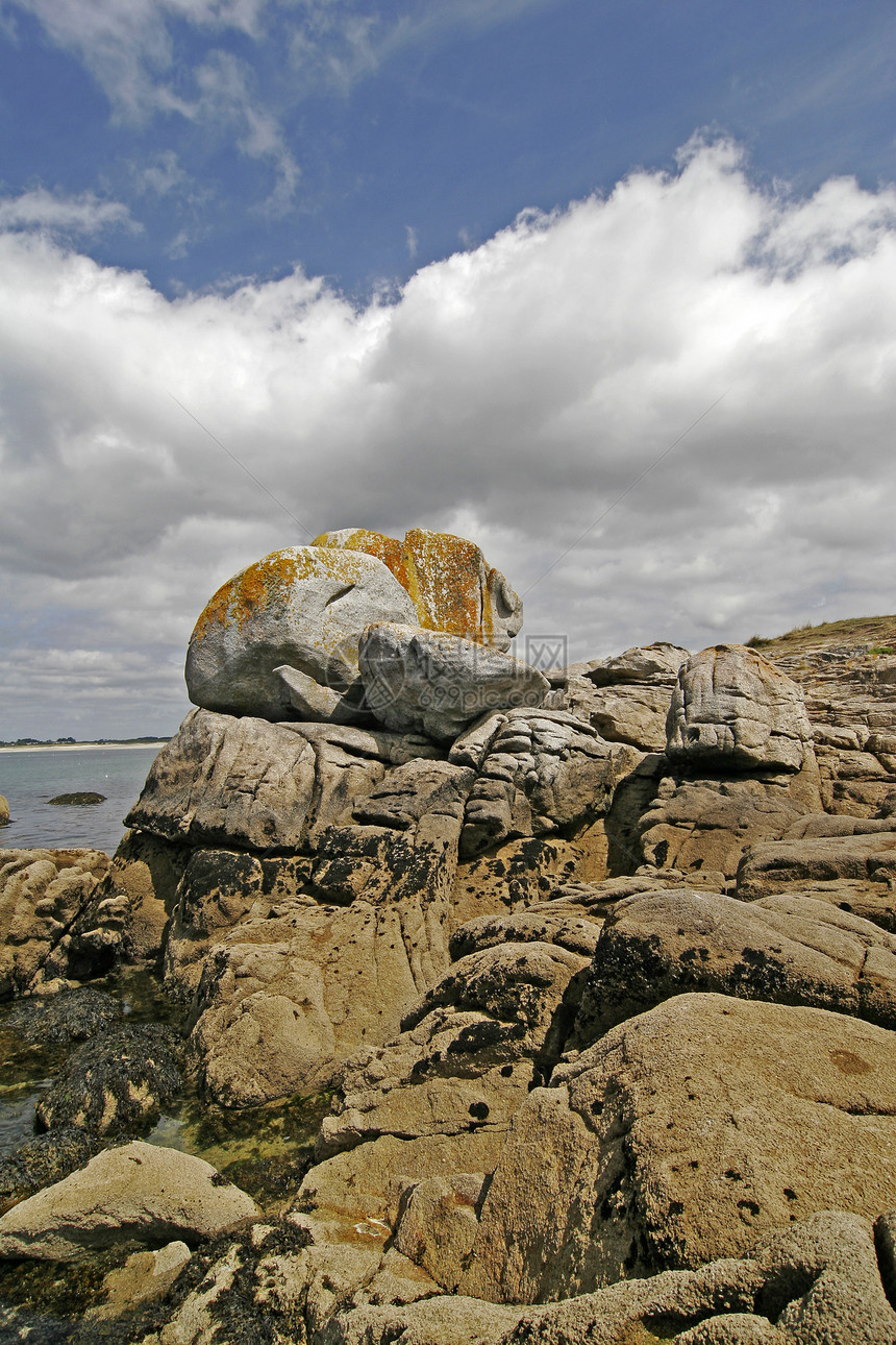 法国北部布列塔尼 特里维尼翁角形式邪能者多云地貌石头风景管理海岸图片
