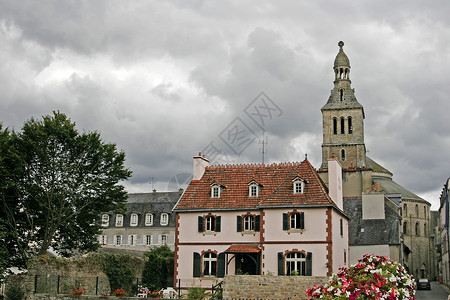 昆佩尔 古城有教堂的老地方高清图片