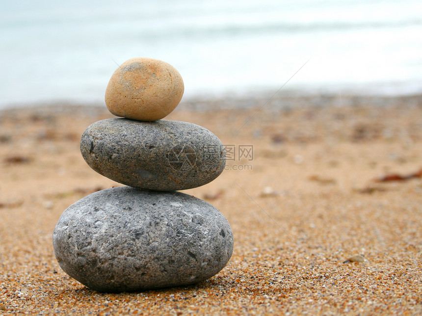 石塔石头岩石支撑海滩精神海岸海洋天空冥想卵石图片