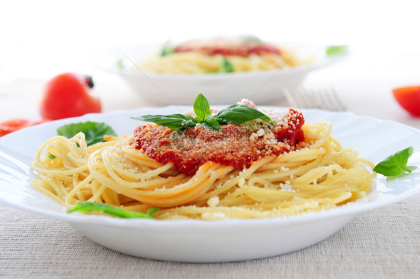 意大利面和番茄酱盘子食谱膳食草本植物传统菜单烹饪营养餐厅食物图片