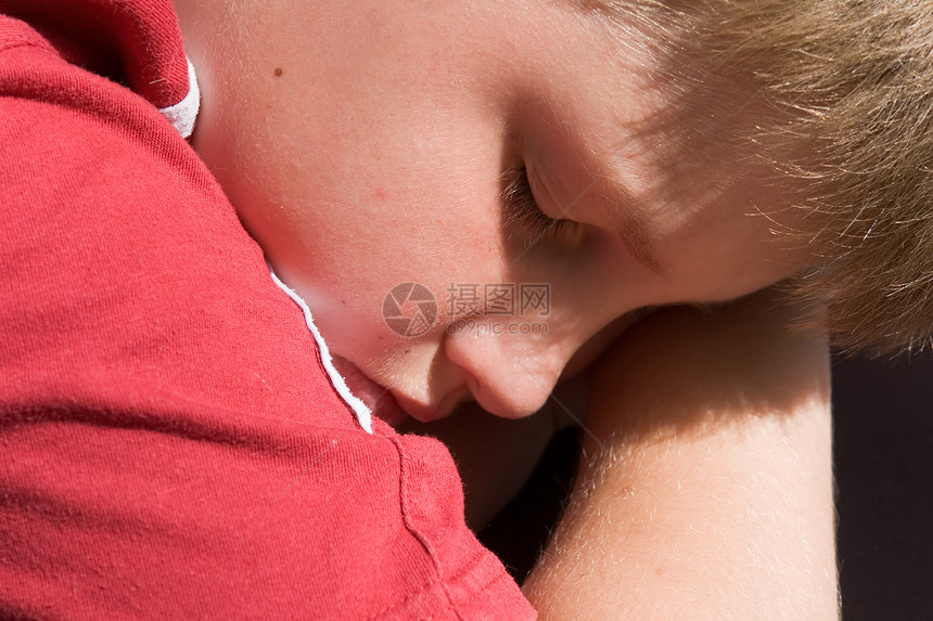 男孩睡觉男性头发孩子男生休息瞌睡时间童年小憩就寝图片