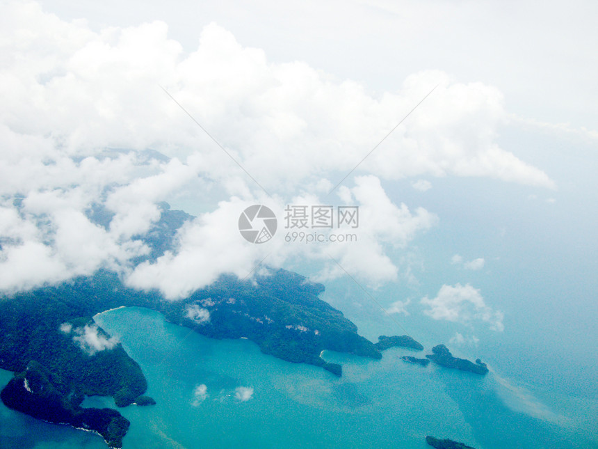 岛 岛场景愿望空气天空海洋飞行多云气象蓝色风景图片