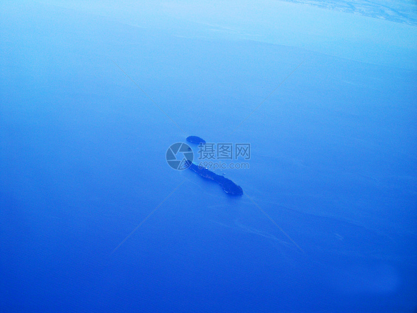 岛屿多云风景自由天空蓝色愿望环境空气飞行气象图片