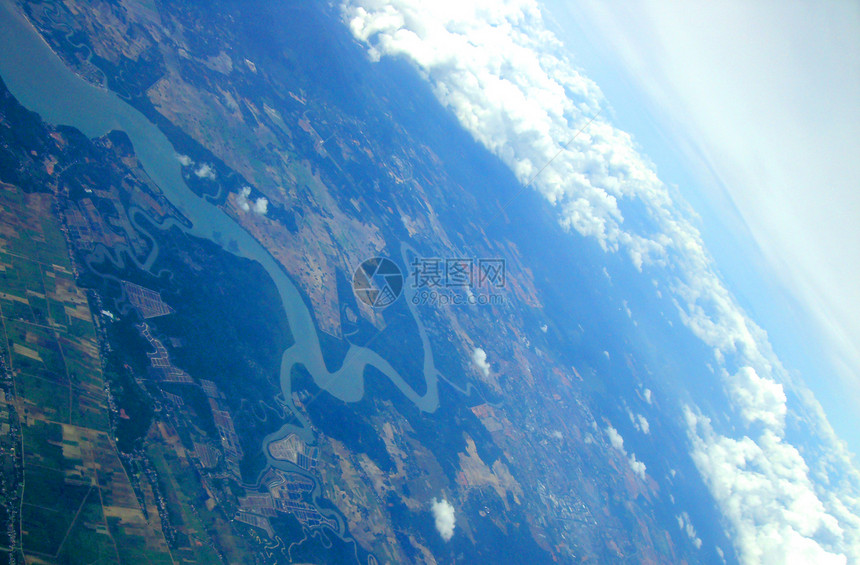 地球地土天空空气愿望海洋飞行自由多云风景气象环境图片