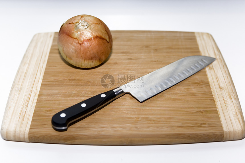 洋葱和刀子在剪切板上图片